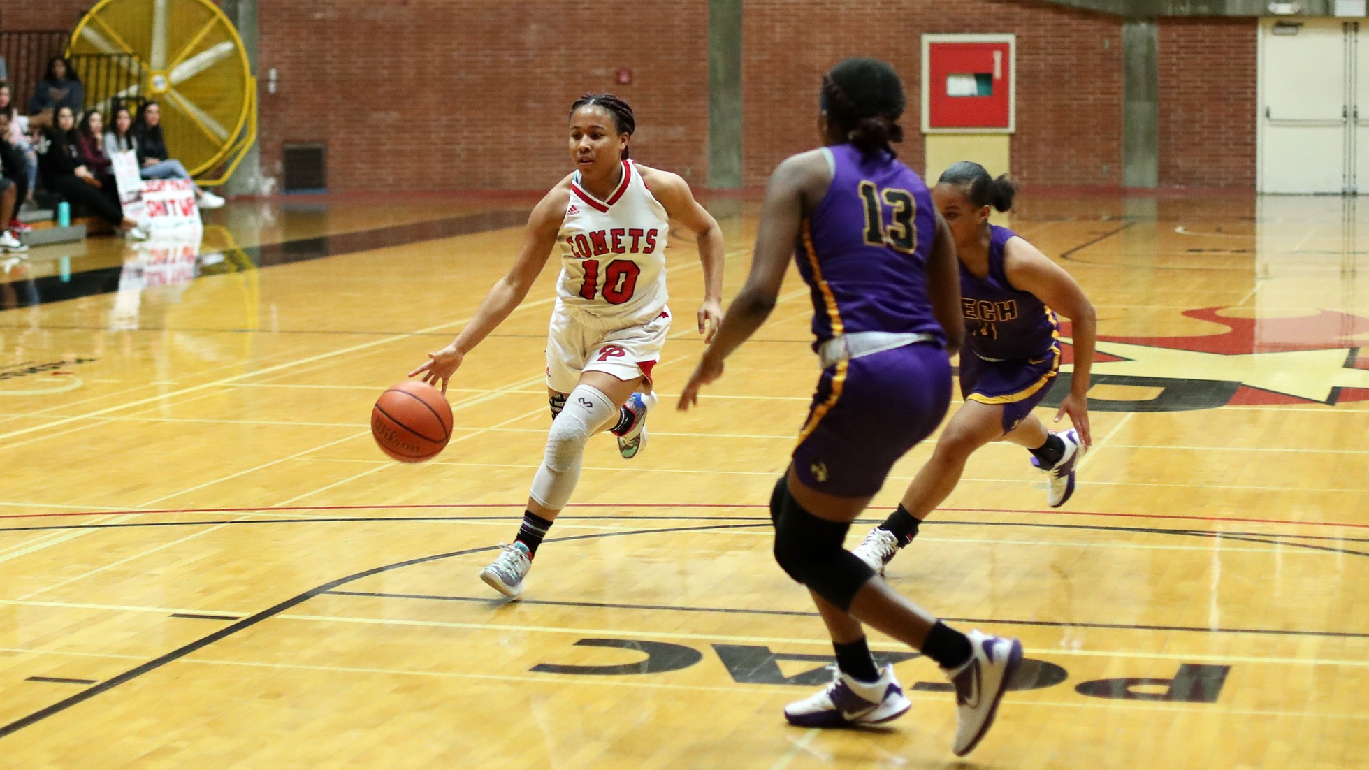 Taylor Williams dished out eight assists Friday night against LA Trade-Tech College. Photo by Hugh Cox.