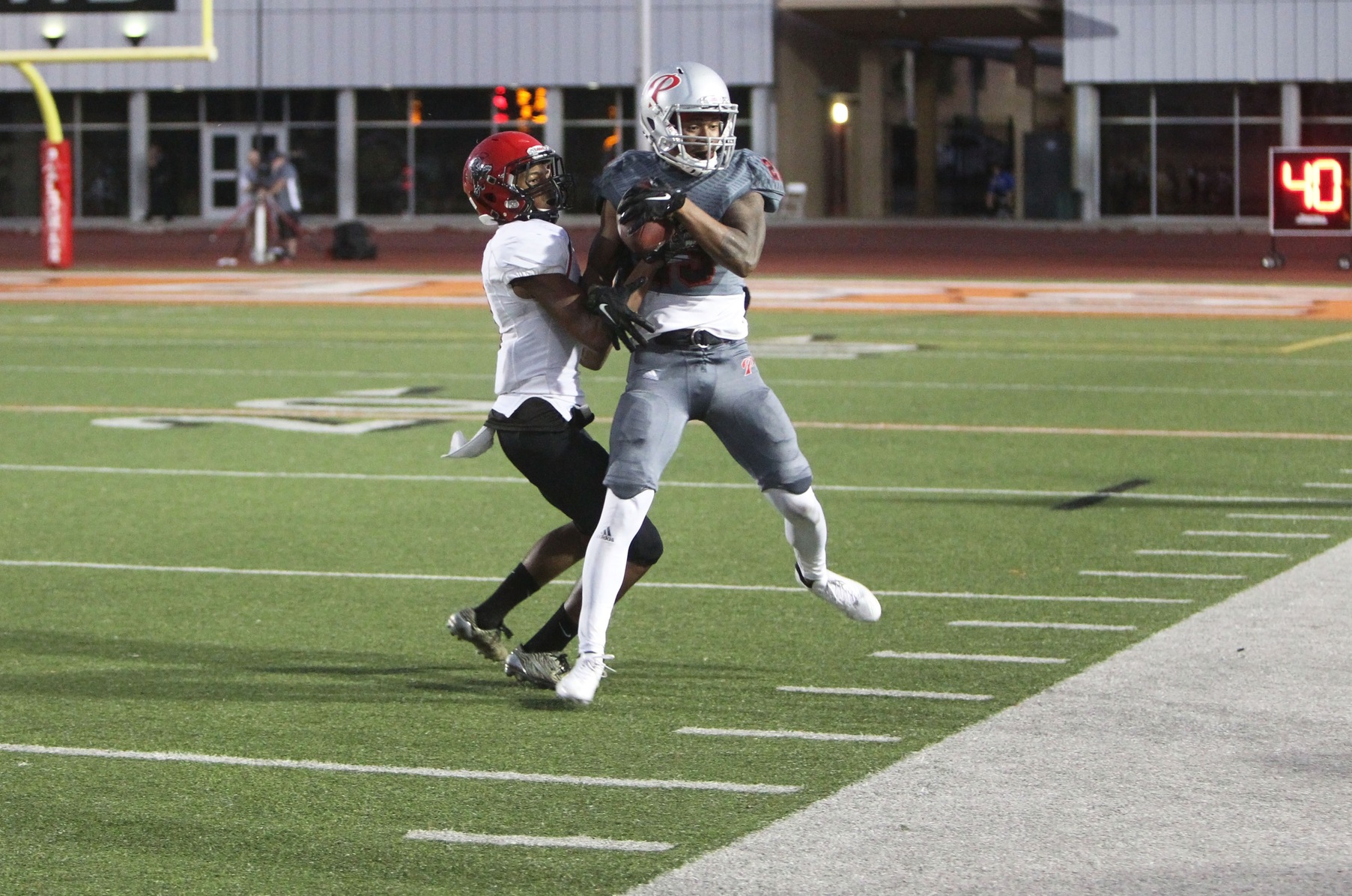 Currie Thomason catches 12-yard touchdown pass from Matt Romero that put Palomar up on Chaffey 31-19 with 8:12 left in the Comets' victory over the Panthers. -- Photo by Hugh Cox