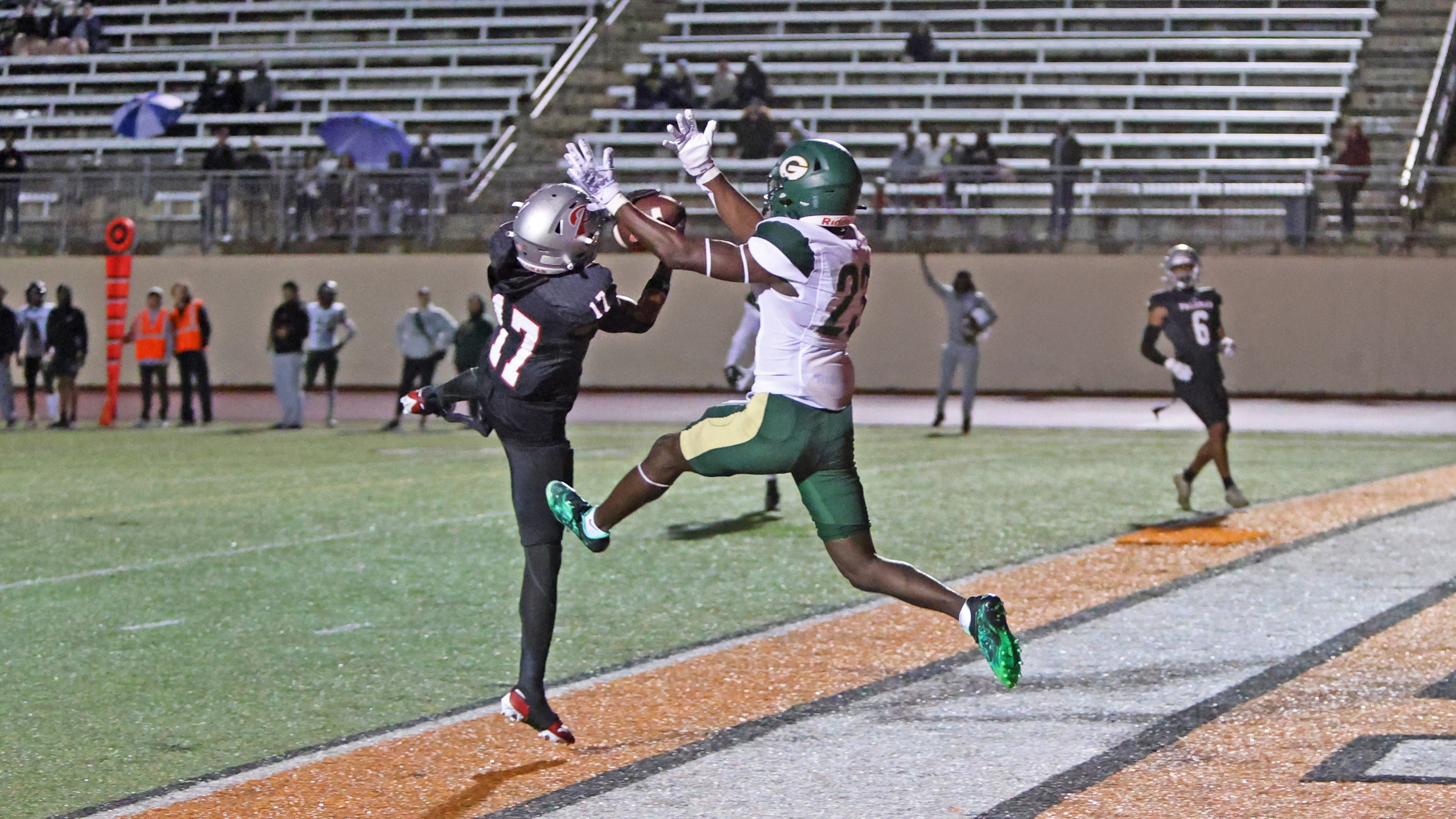 Amari Derby recorded his third touchdown of the season as the Comets took a 28-3 lead over Grossmont College. Photo by Hugh Cox.
