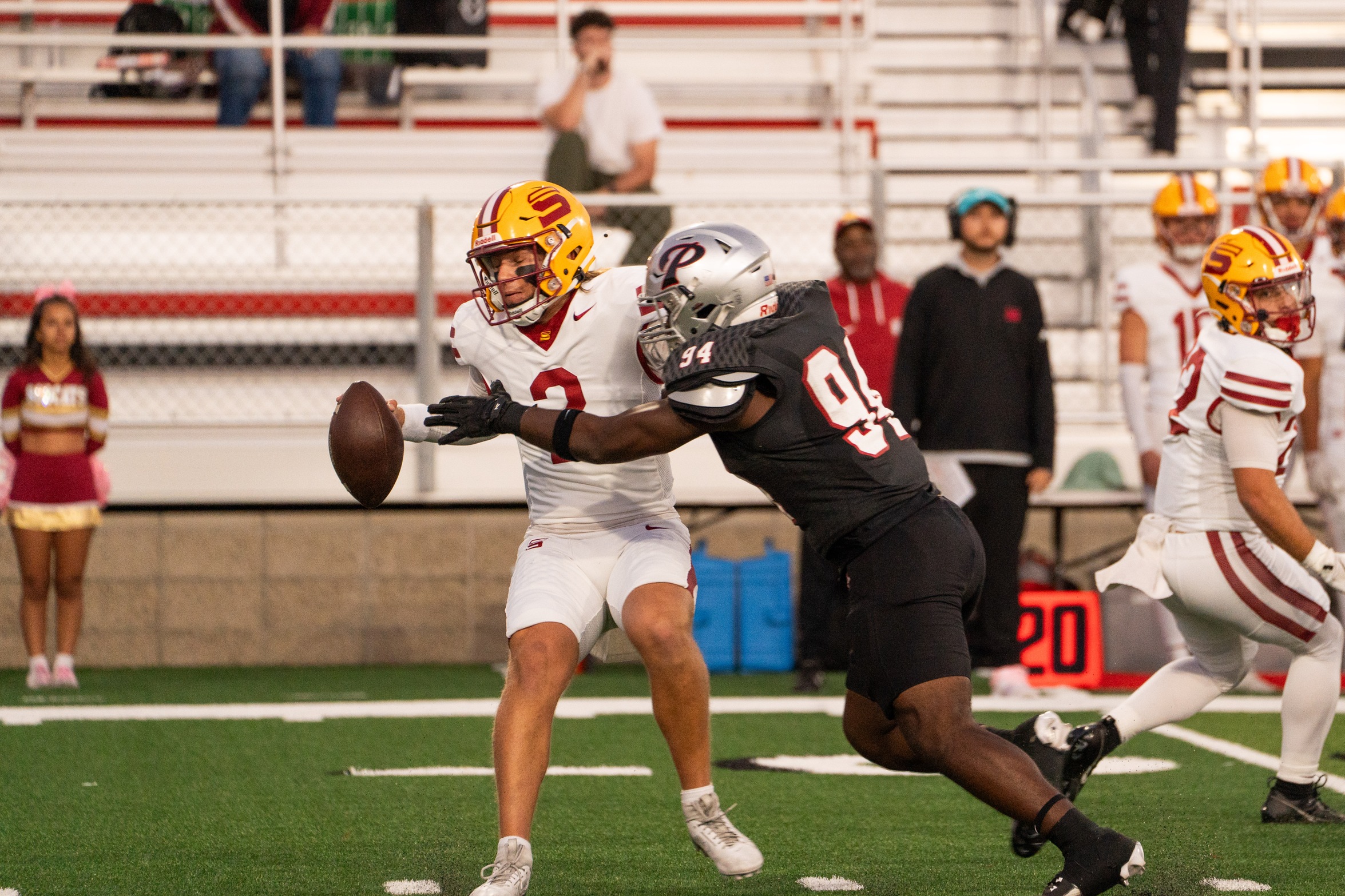 Kavyion Hicks finished with eight tackles and a sack on the night. Photo by Hector Flores.