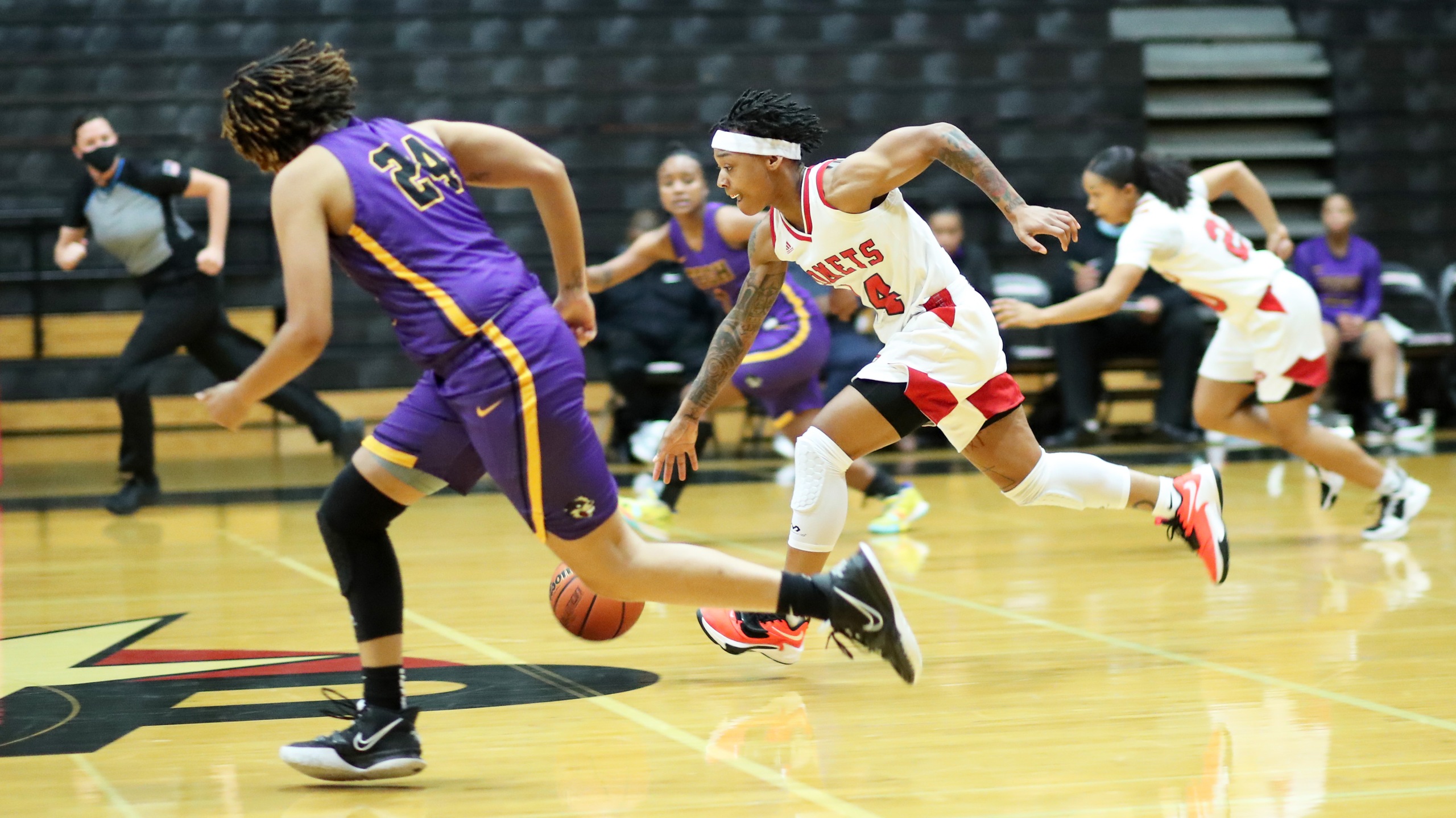 Deajanae Harvey finished the night with a season-high 14 points. Photo by Hugh Cox.